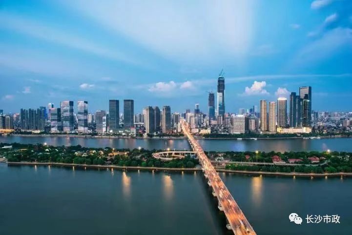 以城市，見未來；與城市，共成長(zhǎng)